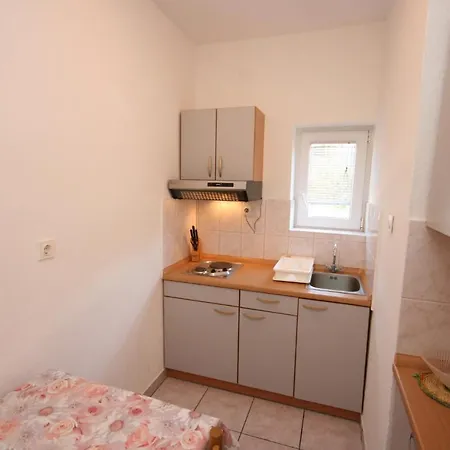 Guest house Apartments And Rooms With Parking Space Starigrad, Paklenica - 6606