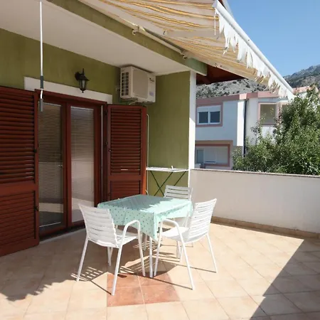 Guest house Apartments And Rooms With Parking Space Starigrad, Paklenica - 6606