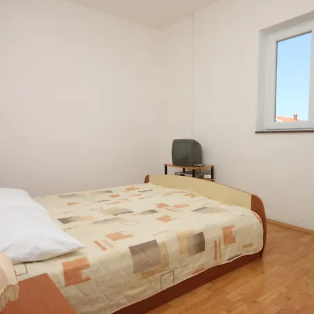 Apartments And Rooms With Parking Space Starigrad, Paklenica - 6606 Guest house 3*