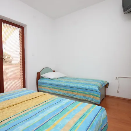 Guest house Apartments And Rooms With Parking Space Starigrad, Paklenica - 6606 3*