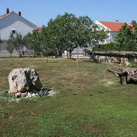 Pensionat Apartments And Rooms With Parking Space Starigrad, Paklenica - 6606 Starigrad Paklenica