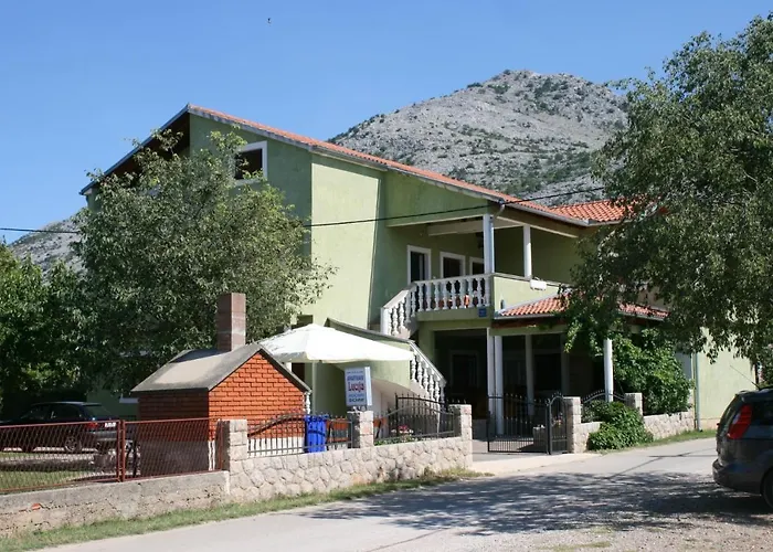 Apartments And Rooms With Parking Space Starigrad, Paklenica - 6606 3*