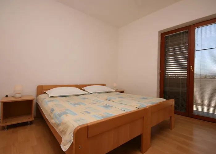 Apartments And Rooms With Parking Space Starigrad, Paklenica - 6606 3*