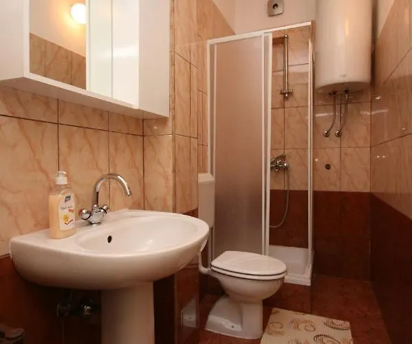 Pensionat Apartments And Rooms With Parking Space Starigrad, Paklenica - 6606