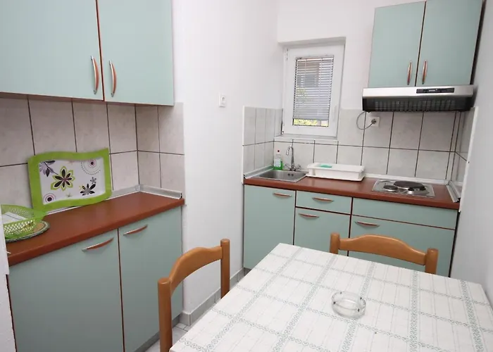 Pensionat Apartments And Rooms With Parking Space Starigrad, Paklenica - 6606 3*