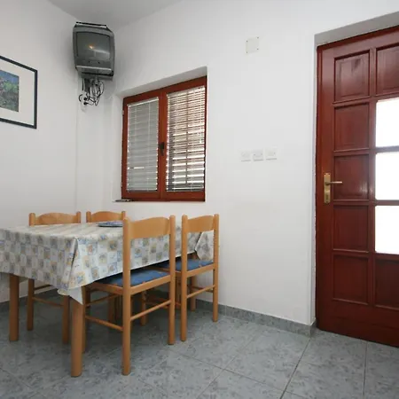 Apartments And Rooms With Parking Space Starigrad, Paklenica - 6606 3*