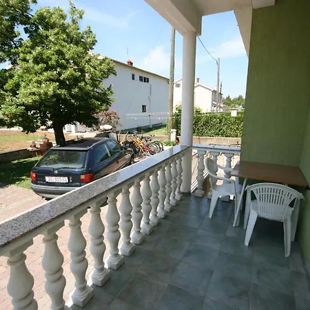 Apartments And Rooms With Parking Space Starigrad, Paklenica - 6606 Guest house 3*
